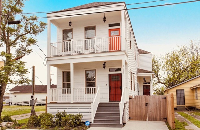 Bright 3BR Upper St. Claude, Bywater Adjacent. WiFI Workspace for Extended Stays