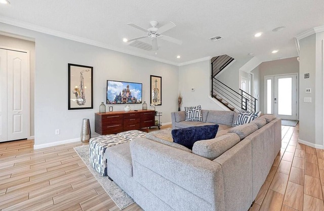 Bright 5 Bedrooms Villa with Game Room near Disney