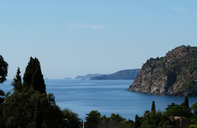 Bright and elegant villa facing the sea 3 - 5 minute walk beach