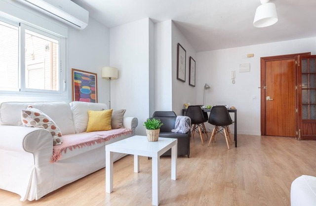 Bright and cozy apartment in Seville. A-C/WIFI