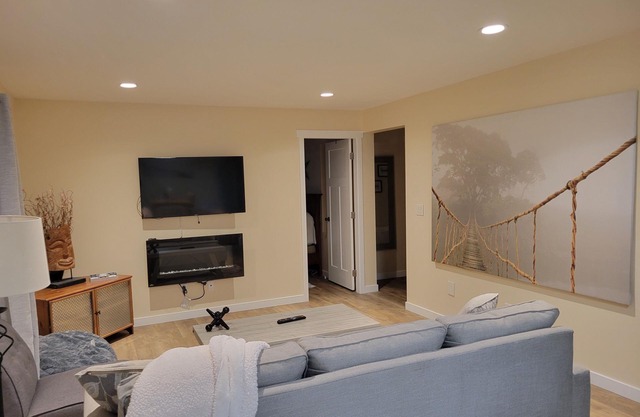 Bright and cozy basement suite. Convenient to Big White and all Kelowna sites.
