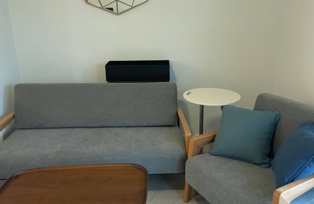 Bright and quiet South Austin 1-bedroom condo with tranquil porch, WiFi