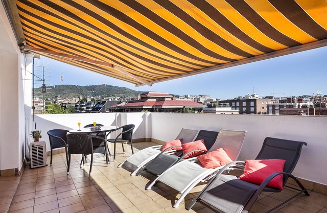 Bright and spacious apartment with a large terrace in a residential area