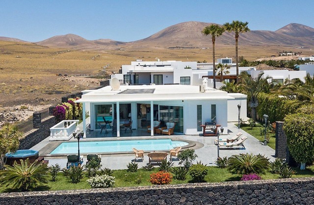 Bright and Spacious Puerto Calero Villa | 3 Bedrooms | Villa Viejo Dos |.
