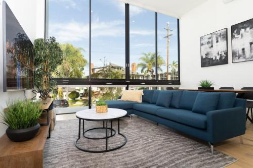 Bright and Trendy - Panoramic - Chic - Prime Location