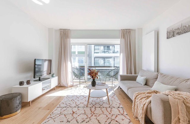 Bright Apartment Near Beach, Pets OK