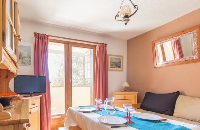 Bright Apartment · Near Slopes and Shops · Free WIFI