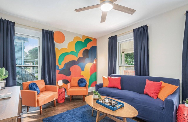 Bright BnB Apartment 1S: King Bed + Near VU