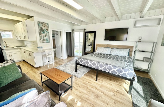 Bright & Breezy Bay Crown Point Studio +AC +Bikes BLUE HILL