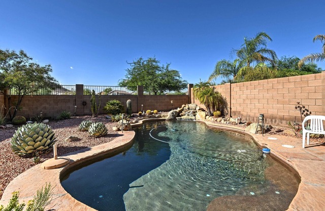 Bright Central Phoenix Luxury Home w/Grill & Patio