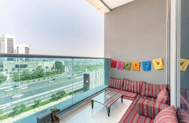 Bright & Cozy, Near Metro & Downtown, Pool, Gym