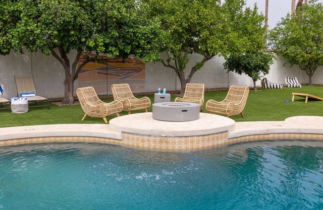 Bright Eyes by Avantstay Chic Boho Retreat, Pool