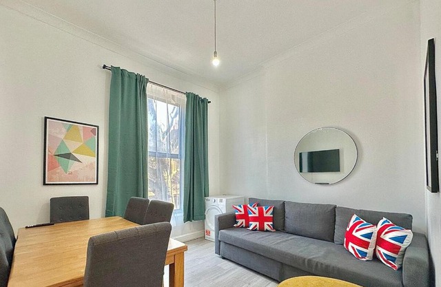 Bright flat in Maida Hill
