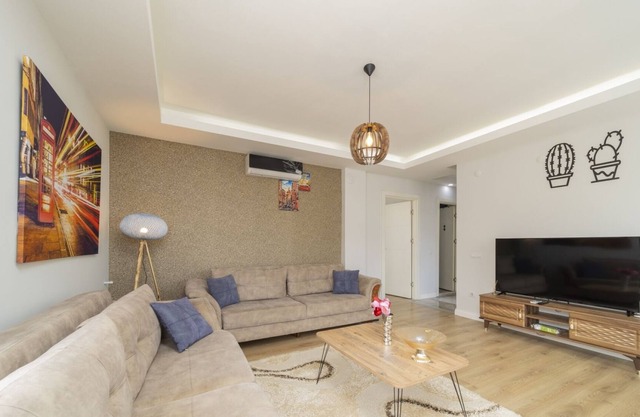 Bright Flat w Balcony 15 min to Konyaalti Beach