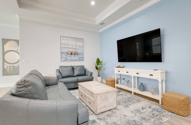Bright Foley Home w/Patio - 7 Mi to Wharf & Beach
