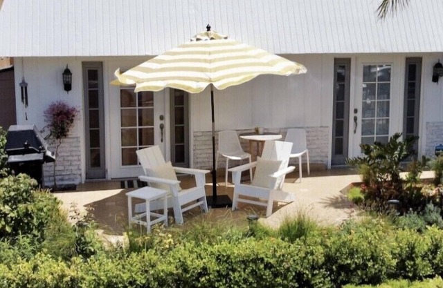 Bright Fresh Cottage.Walk to Bay & 2nd Street!
