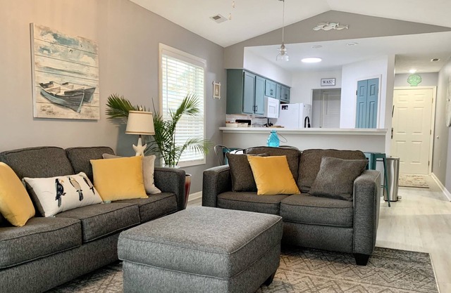 Bright Golf Course Condo!