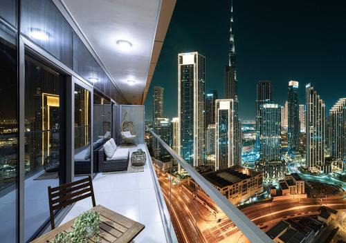 Bright High Floor Apartment in a 5 Star Hotel Resident Tower w Burj View and access to 64th Infinity Pool, Gym, Sauna, Spa, Restaurants, Bars and more