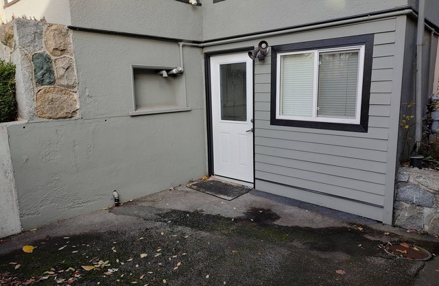 Bright Independent Guest Suite|Quiet, Central,Steps to Nature