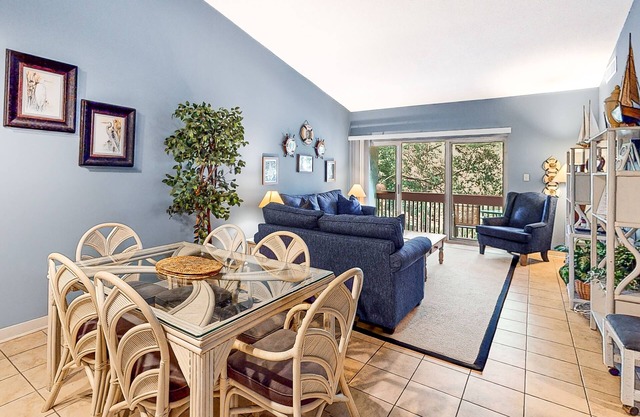 Bright & inviting condo near the beach w/a private balcony - family friendly