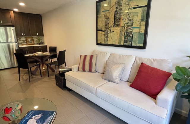 Bright La Jolla Shores Condo – Balcony Views, Parking & 15-Min Walk to Beach