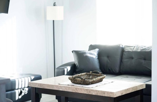 Bright & Modern 2BR Apt in Historic Federal Hill