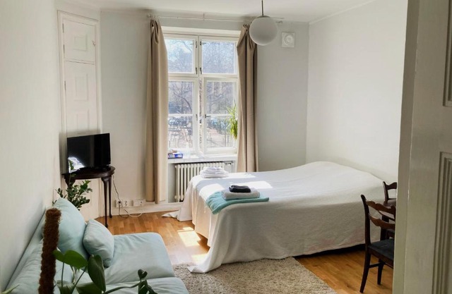 Bright one-room studio in the heart of Kallio