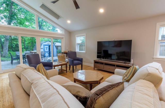 Bright & Quiet 5BR Near Beach