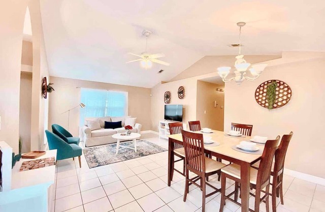 Bright & Spacious Getaway in Lovely NE Tallahassee