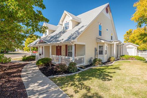 Bright Star - Downtown Home W- Patio Bbq Grill!