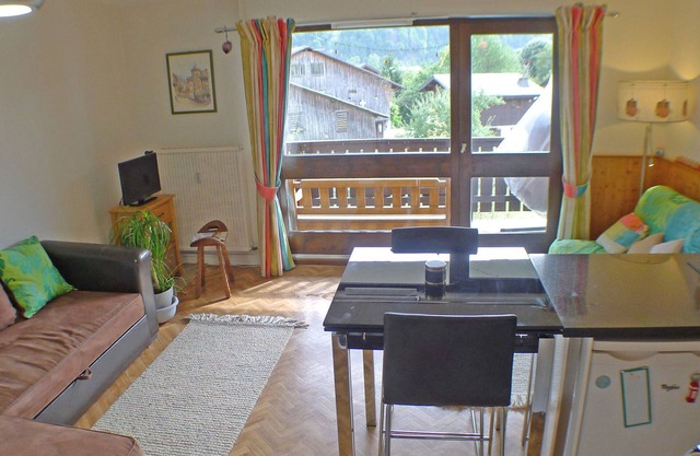 Bright studio with balcony, parking, WiFi and pets allowed in Samoëns