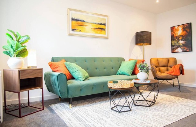 Bright & Stylish 3-Bed house