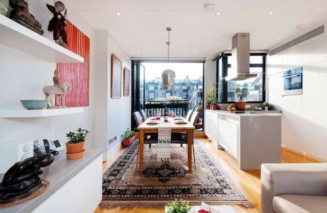 Bright & Stylish Kensington Home|Rooftop Views