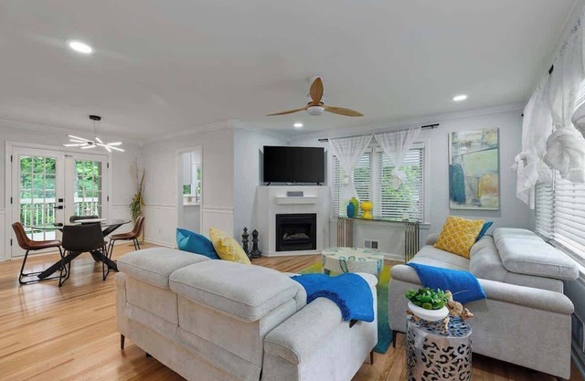 Bright, Stylish Tranquil Hideaway with Cozy Porch Swing