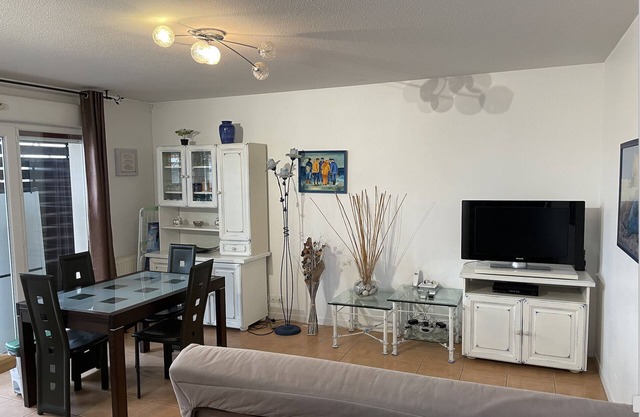 Bright T3 Classified 3*. Private parking. Wifi Fiber. Beaches and town center within walking distance.