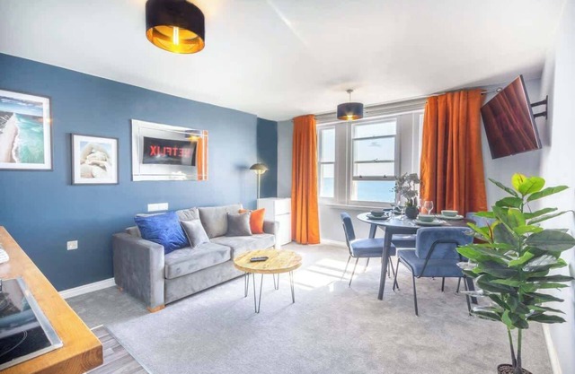 Brighton Heights With Sea Views