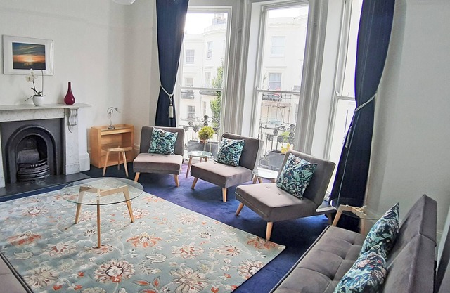 BRIGHTON VILLA: Lansdowne Villa Maisonette: 6 Bedrooms 3 Receptions