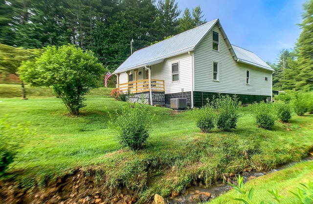 Bring the Pup to Mountain Jewel! Pet-Friendly, Perfect for Sept Adventures