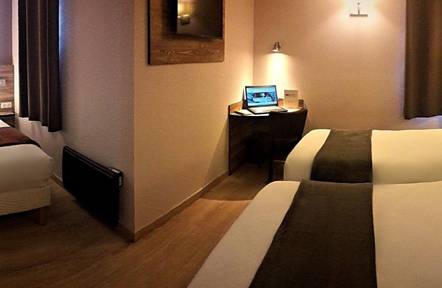 Brit Hotel Confort Pau Lons