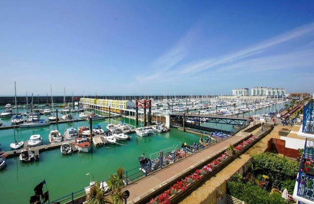 Britannia Harbour View | by Brighton Holiday Lets