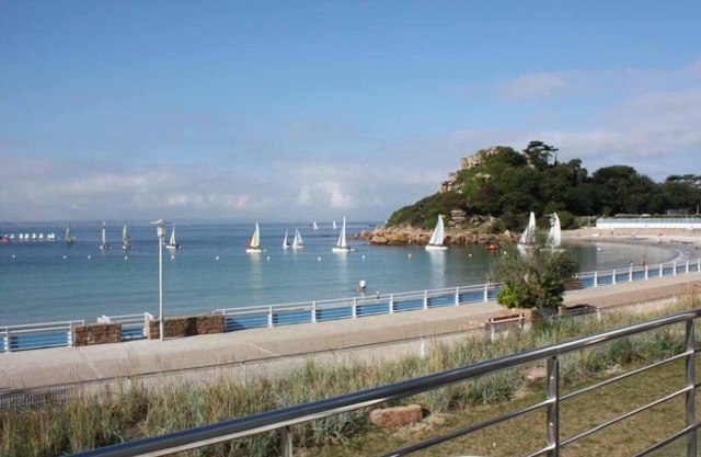 Brittany Trébeurden Residential flat directly on the beach
