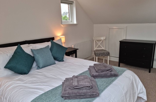 Broarrans Loft - Bright Upper Floor 2 Bedroom Flat in Drymen