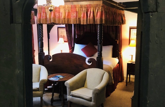 Brook Red Lion Hotel