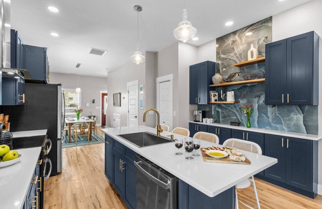 Brooklyn 415 - Modern - Centrally Located