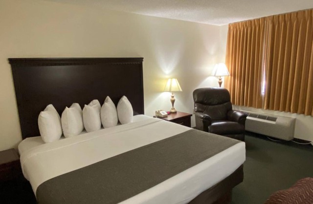 Brookwood Inn