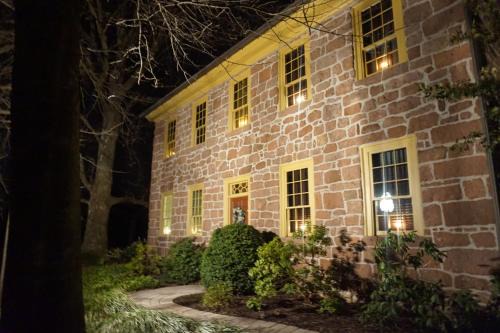 Brownstone Colonial Inn