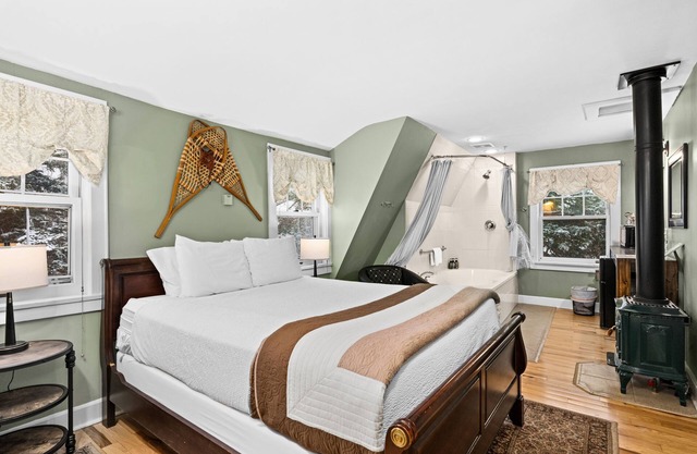 Brule River Suite w/Jacuzzi & Sauna