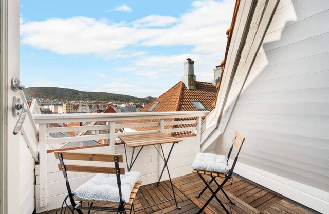 Bryggen Historical Townhouse I Rooftop Views!