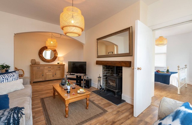 Bryn Awel Bach: 2-Bed Apartment in Central Rhosneigr | Managed by Anglesey Holiday Lettings