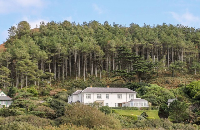 BRYNMORWYDD, pet friendly, luxury holiday cottage in Aberdovey